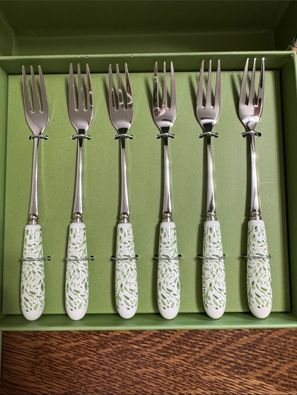 Grace Teaware Green Patterned Salad Serving Set with Forks - Home Dining NIB - Picture 2 of 6